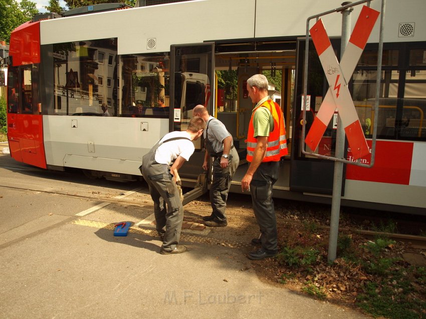 KVB Bahn entgleist Koeln Suelz Hermeskeilerstr Am Beethovenpark P090.JPG